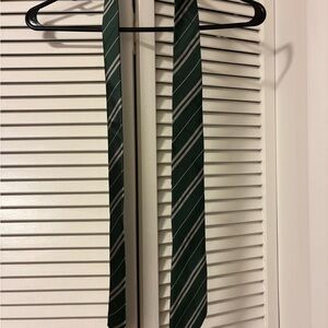 Authentic Slytherin Hogwarts Tie (Wizarding World of Harry Potter)